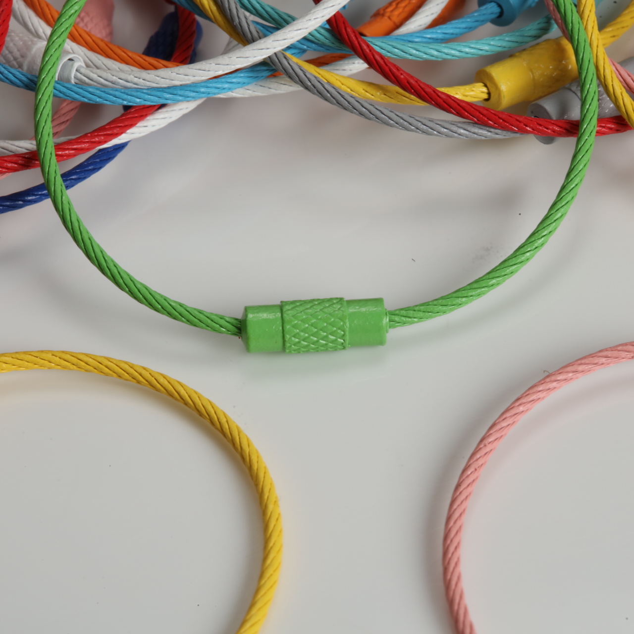 Meerkleurig geverfde stalen sp - Jewelry Making Wire recensie en prijs